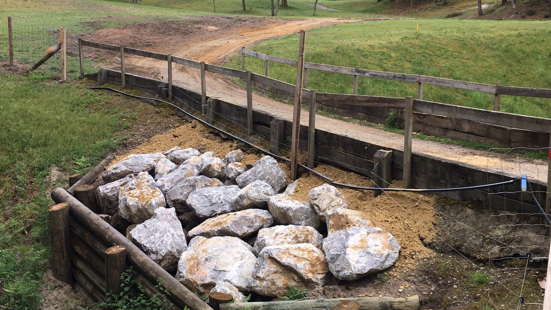 Travaux d'empierrement du pont du trou n°3