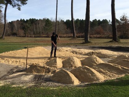Travaux dans les bunkers du parcours